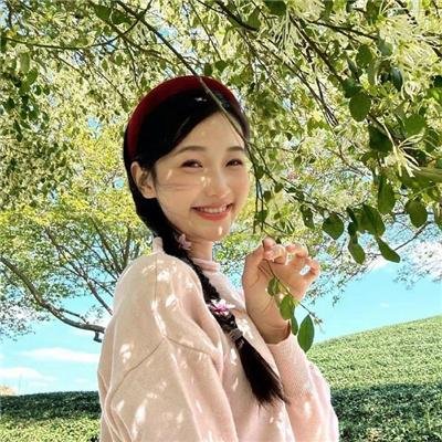 钱不够用 海报